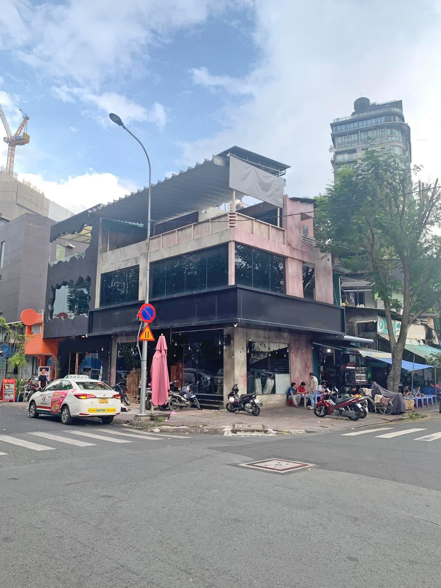 CHo thuê NC MT Đường PHạm NGũ Lão,P.PNL,Q.1